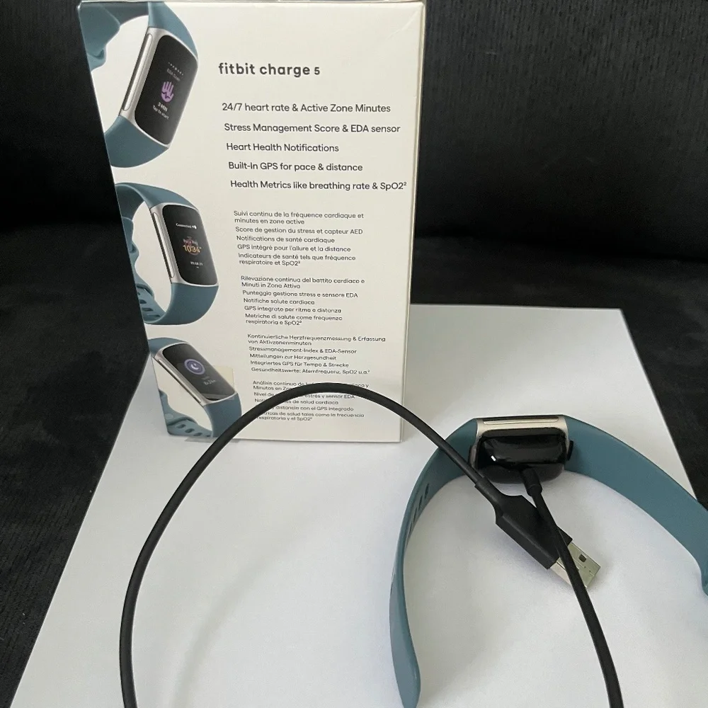 Fitbit Charge 5 Fitness & Health tracker, smart watch - Picture 7 of 9